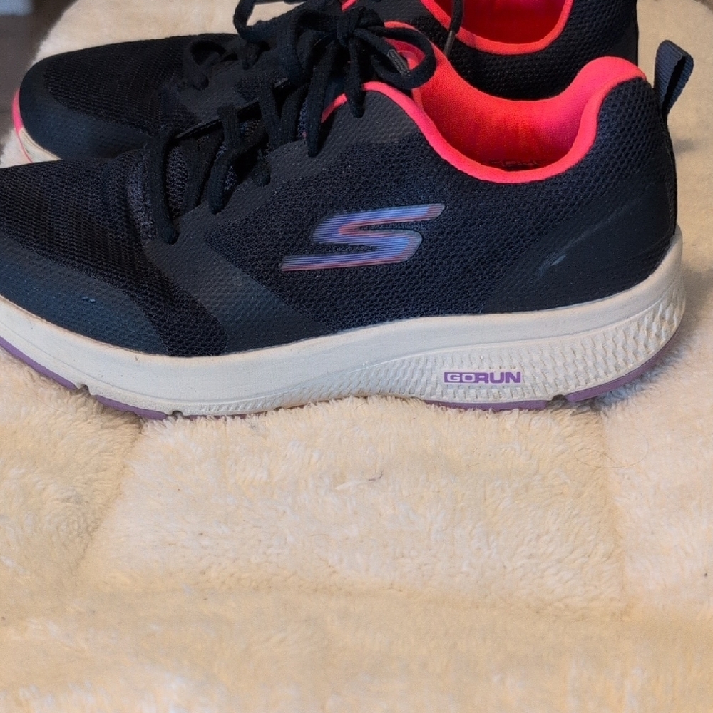 Skechers Black and Pink Athletic Shoes Goga Mat Air Cooled - Picture 2 of 7